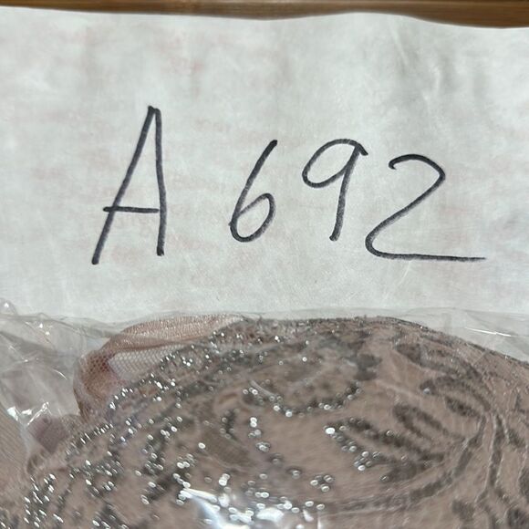 VICTORIA’S SECRET VERY SEXY PUSH UP & STAR EMBROIDERED V-STRING THONG 32B/SMALL - Picture 16 of 16